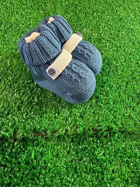 Babbucce in filo di cotone color blu con fascia bianca e bottoncino blu - immagine 2