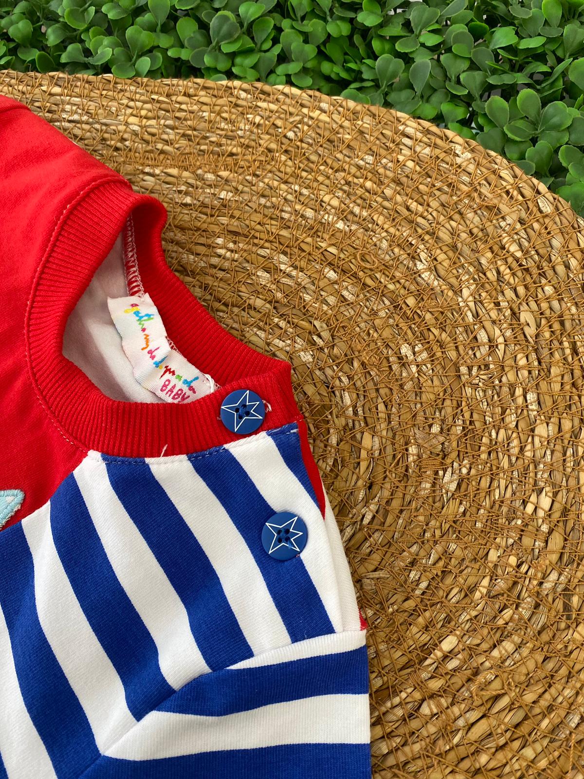 T-shirt rossa con stella - immagine 2