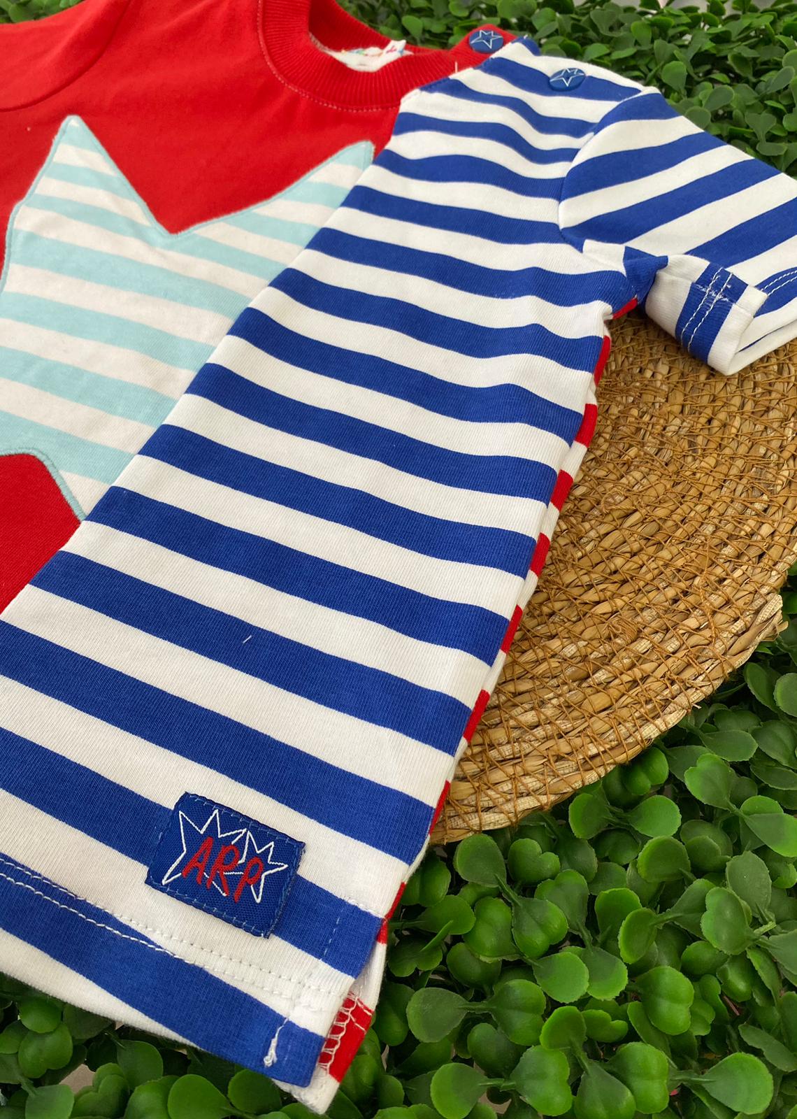 T-shirt rossa con stella - immagine 3