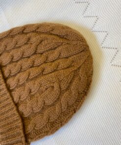 Alternative view of Cappellino marrone trecce Wedoble