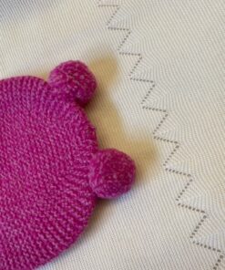 Alternative view of Cappellino pom pom fucsia Wedoble