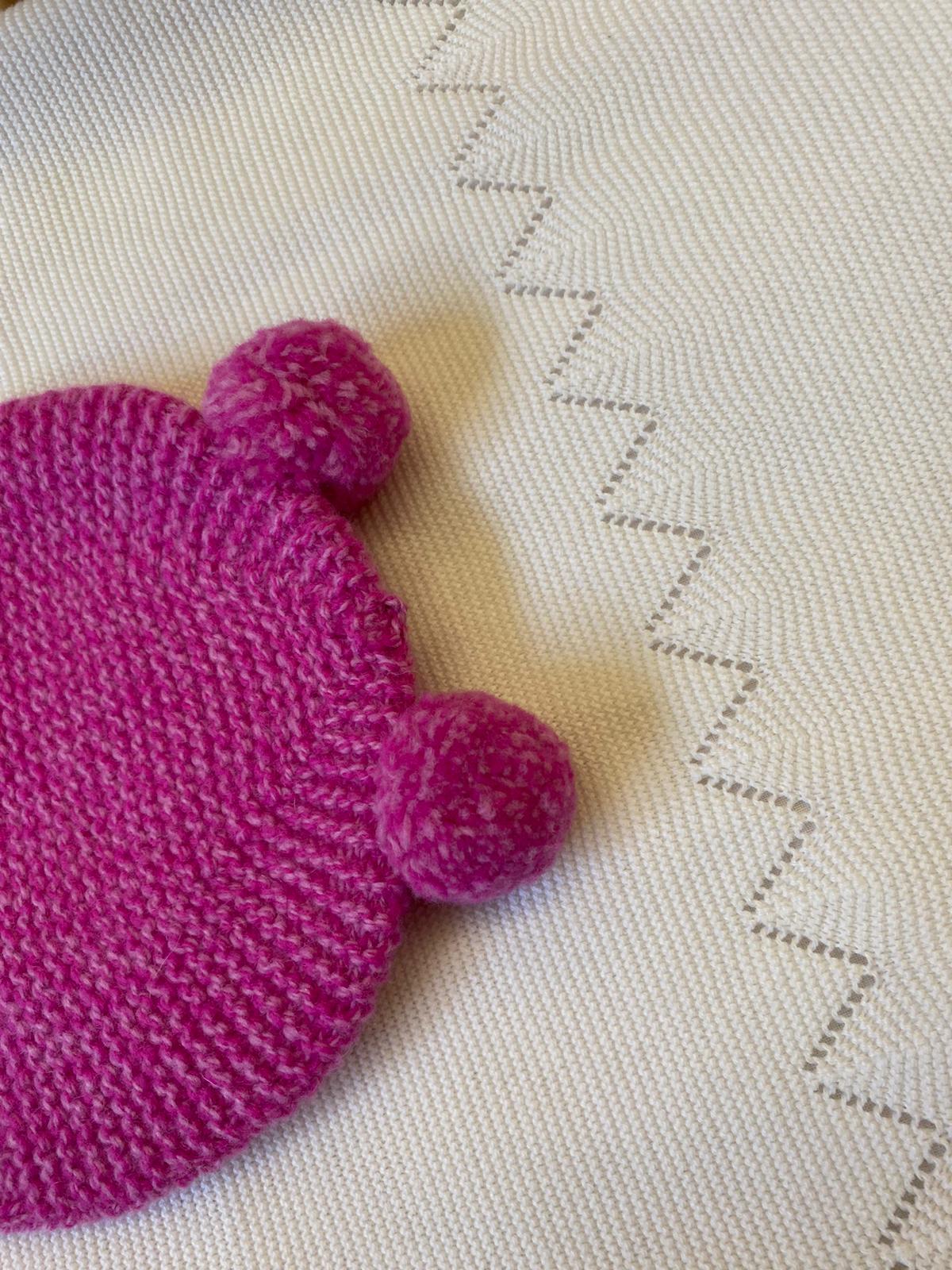 Cappellino pom pom fucsia Wedoble - immagine 2