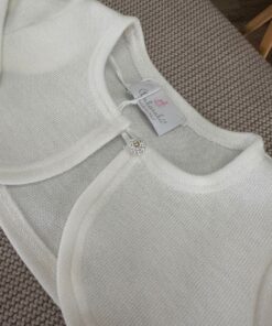 Alternative view of Cardigan corto con bottoncino gioiello Ambarabà