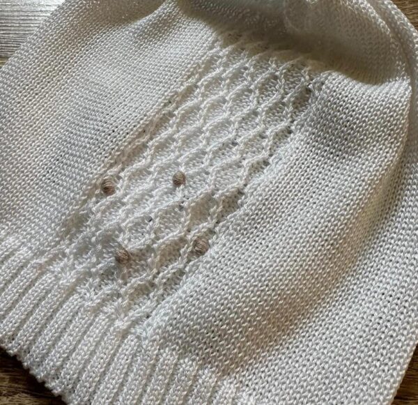 Cappellino Bianco con Ricamo Tortora Primodì - immagine 2