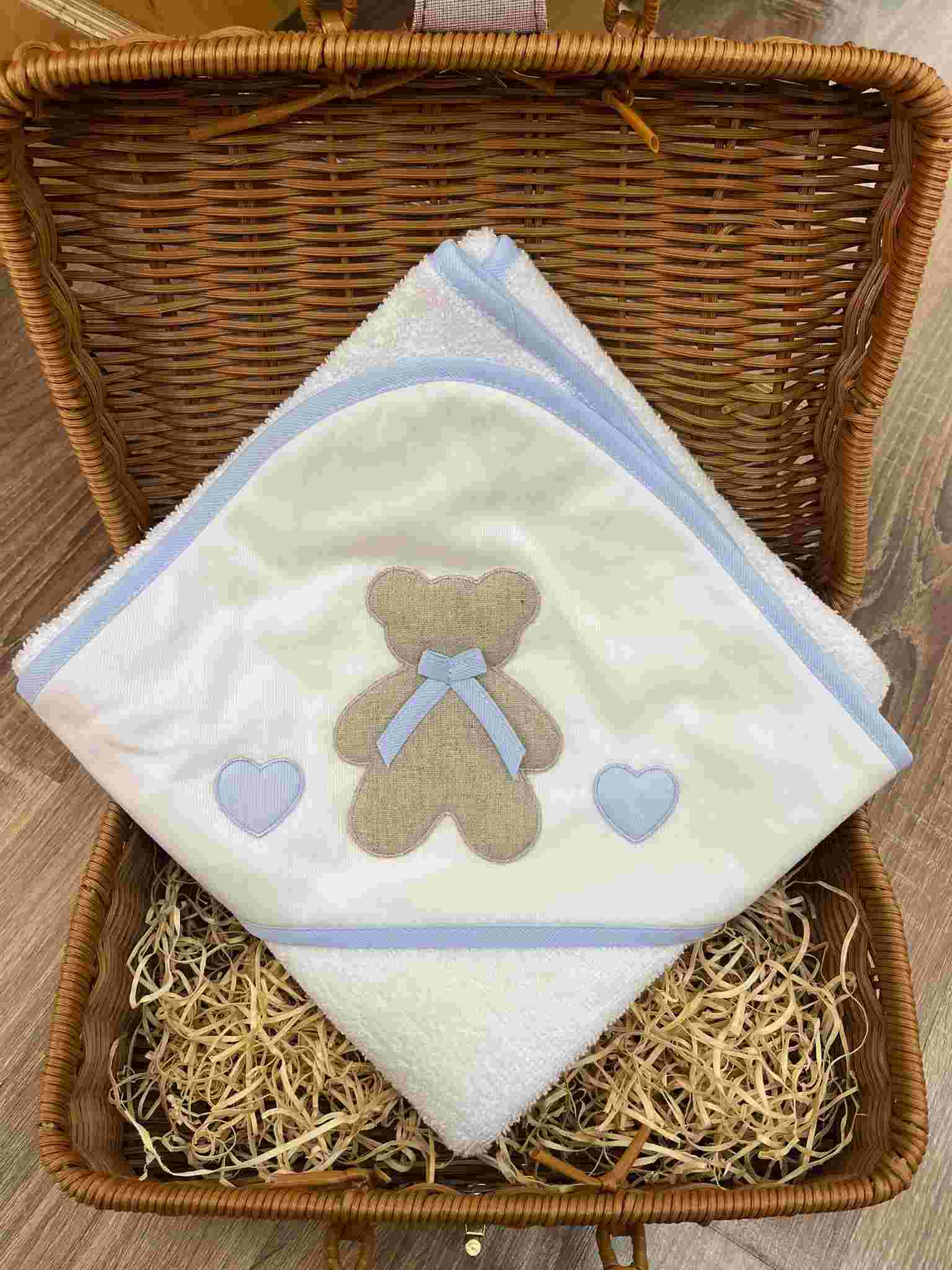 Triangolo bagnetto orso e cuori tortora e celeste