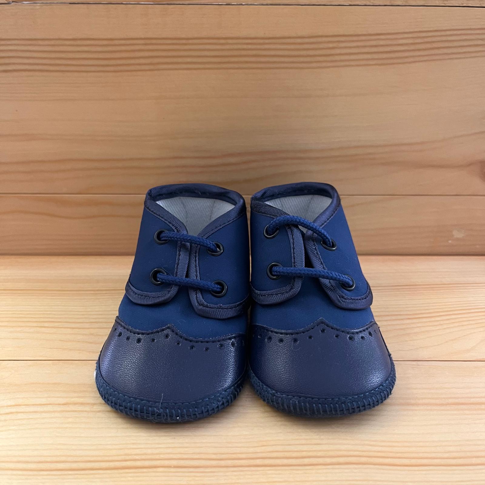 Scarpe culla inglesi blu Petit