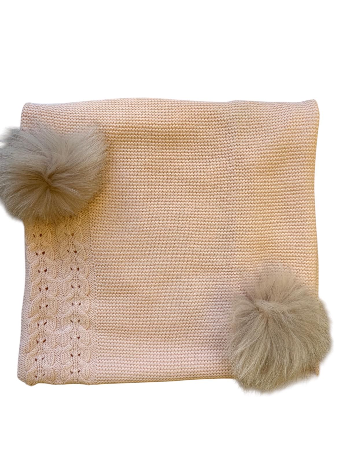 Coperta rosa cipria con pom pom